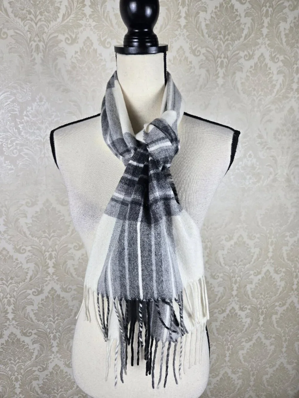 V. Fraas Cashmink Gray White Plaid Oblong Scarf Fringed Ends 100% Acrylic